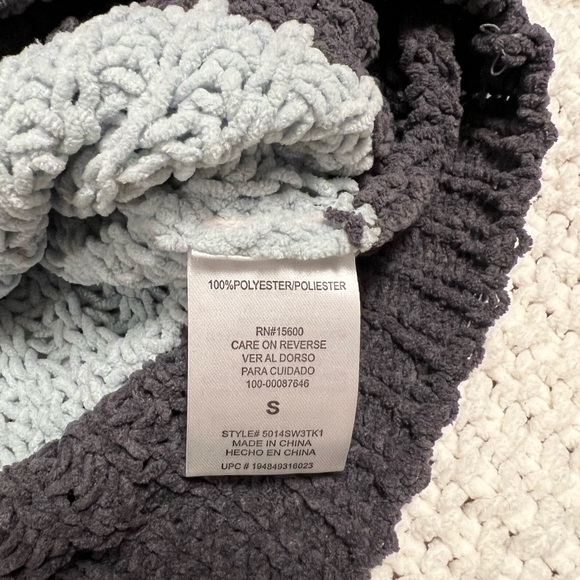 Sweater - Picture 3 of 3